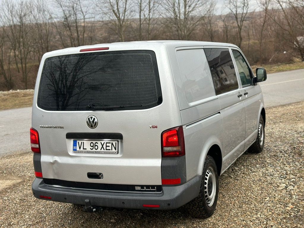 Vând Volkswagen Transporter T5