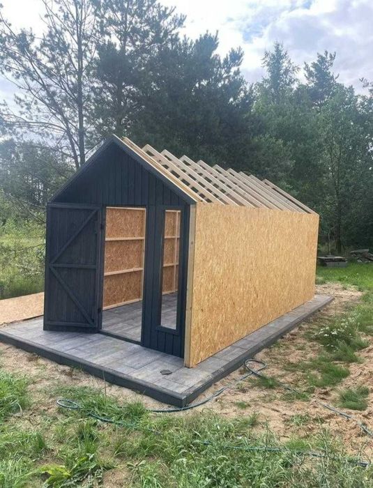 Vând foișoare și magazii