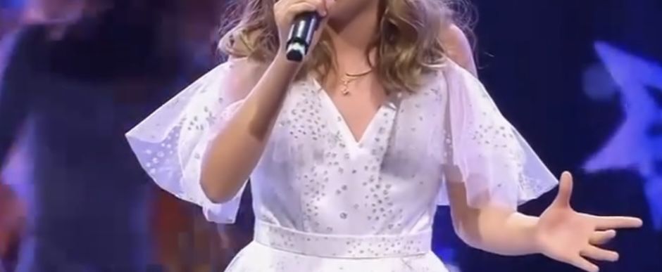 Ақ пышный көйлек