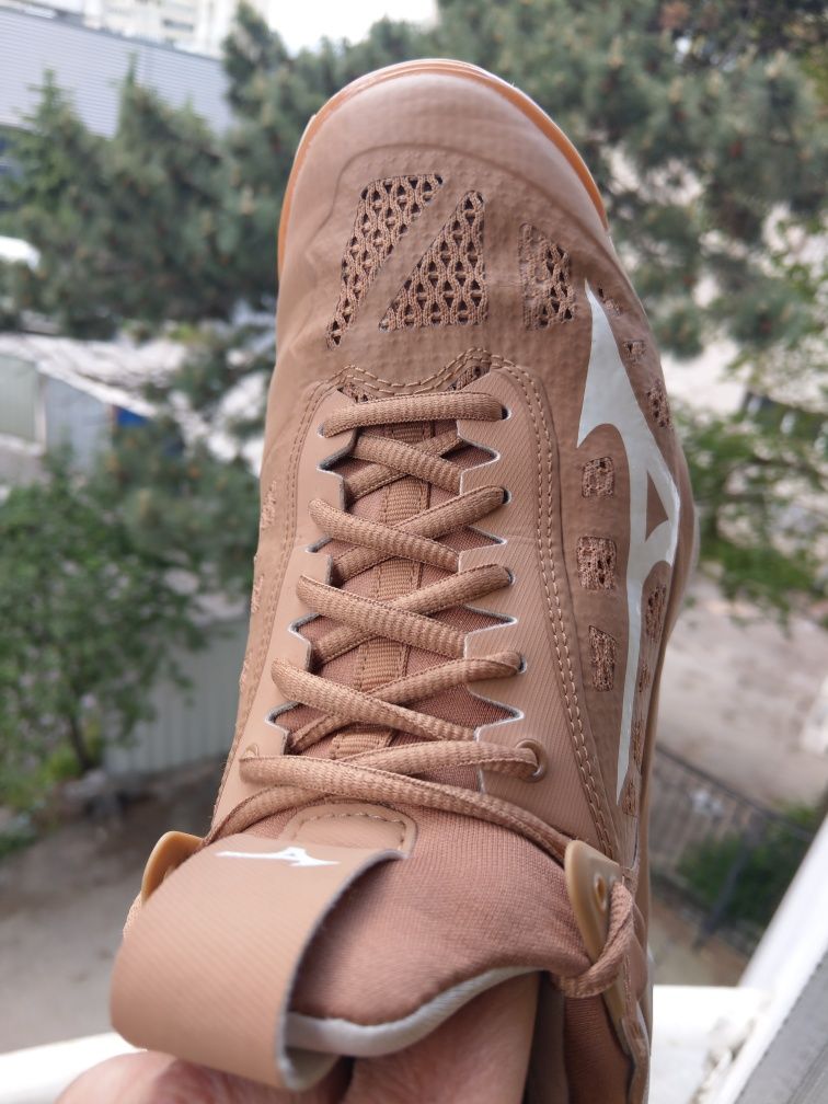 Резервирани.Mizuno Wave Momentum 2. 42нм. 27,0см.