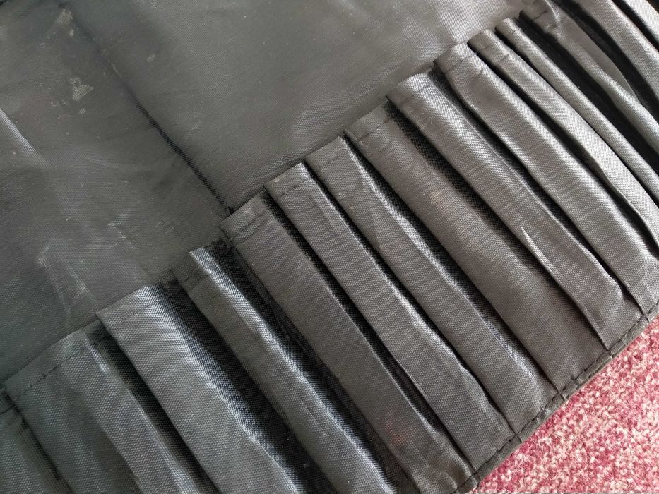 Чехол для косметических кистей.