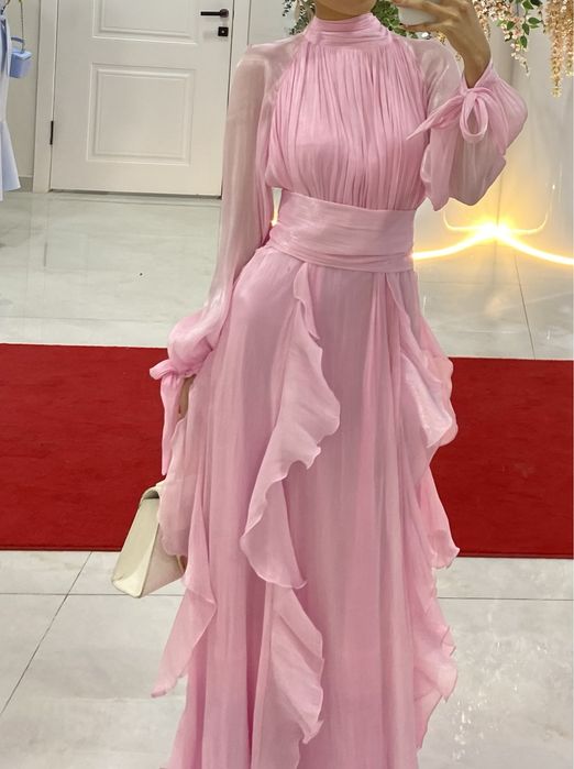 Платья вечерние