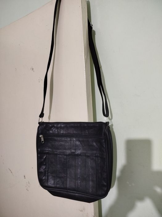 Продам женские кожаные сумки.