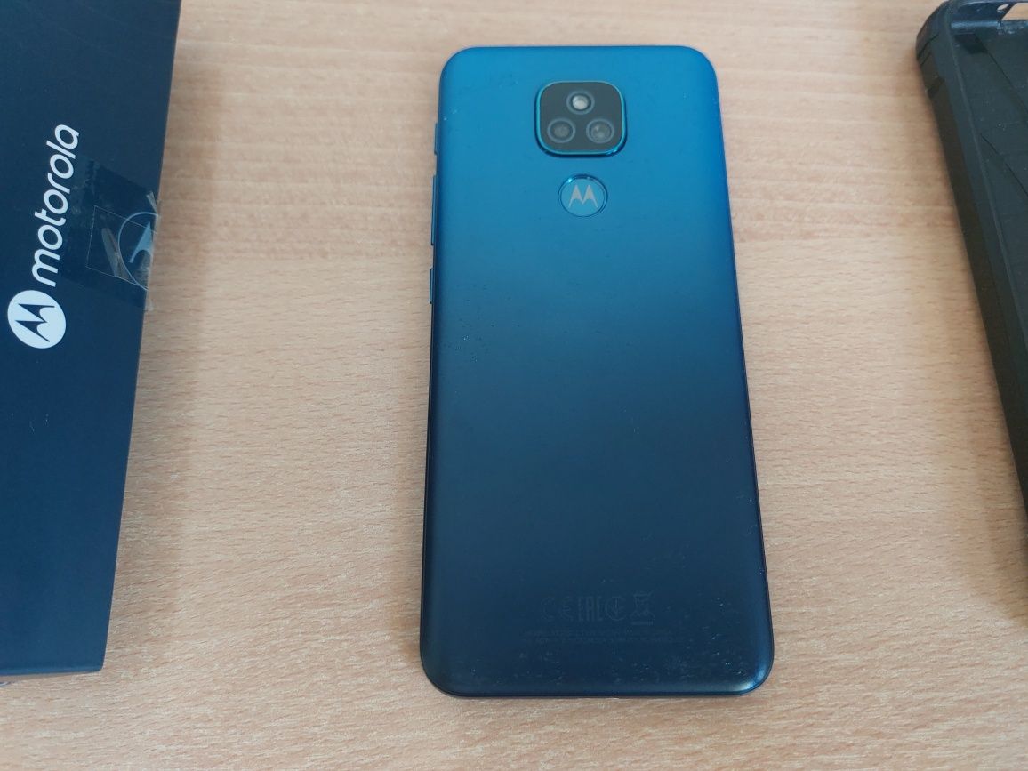 Motorola e7 plus син + кейс и кутия