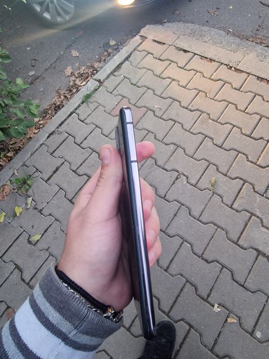 S21 zgariat pe alocuri (e cu folie)