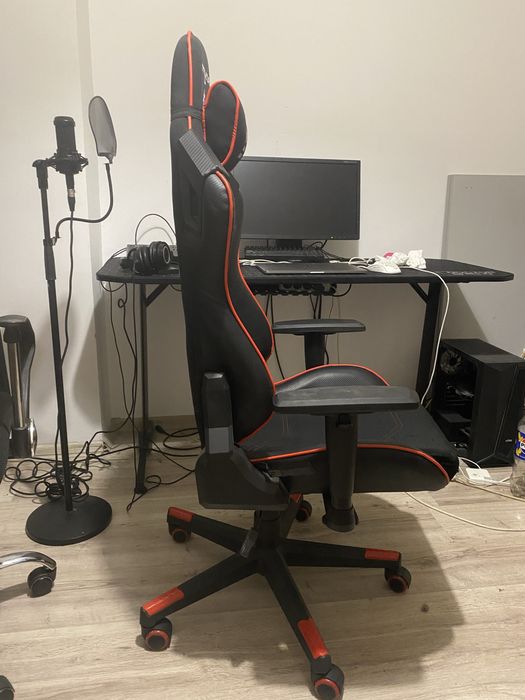 Vand Scaun Gaming MYRIA MG7421, negru-rosu