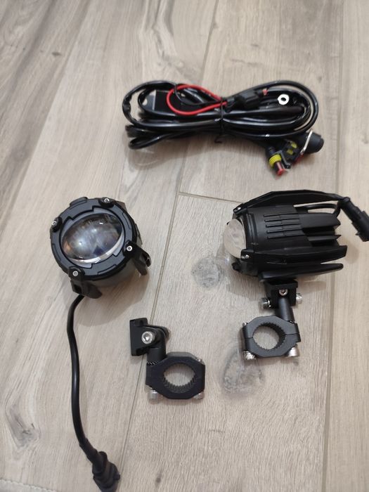 Proiectoare moto