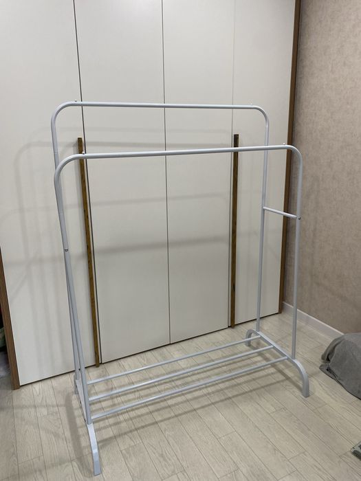 Напольная вешалка для одежды металлическая