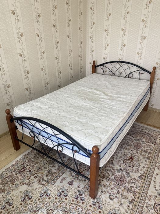 Кровать с ортопедическим матрасом