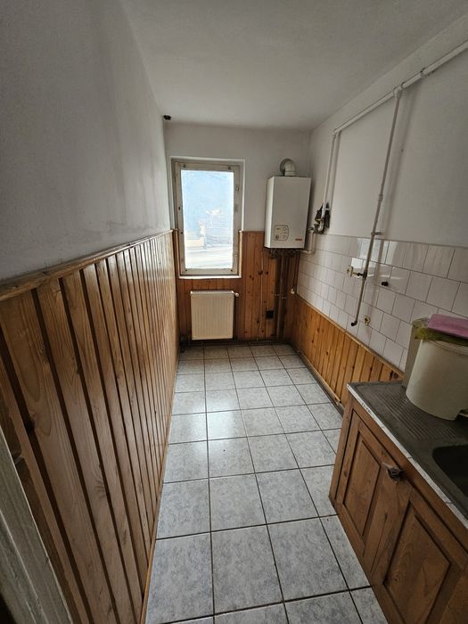 vând apartament cu 2 camere ETAJ.1 baraolt 37mp lângă profi autogara