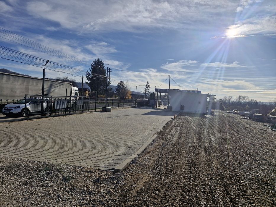 Teren si clădire de închiriat intrare Pucioasa vis-a-vis Pompierii