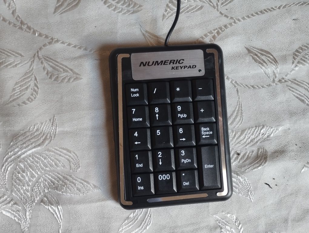 Жичен Numpad Numeric Keypad – отлично състояние
