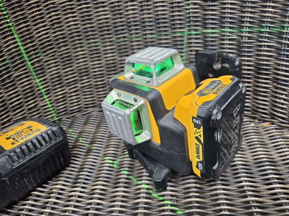 Nivela laser 360 grade DeWalt DC089G 12 linii verzi