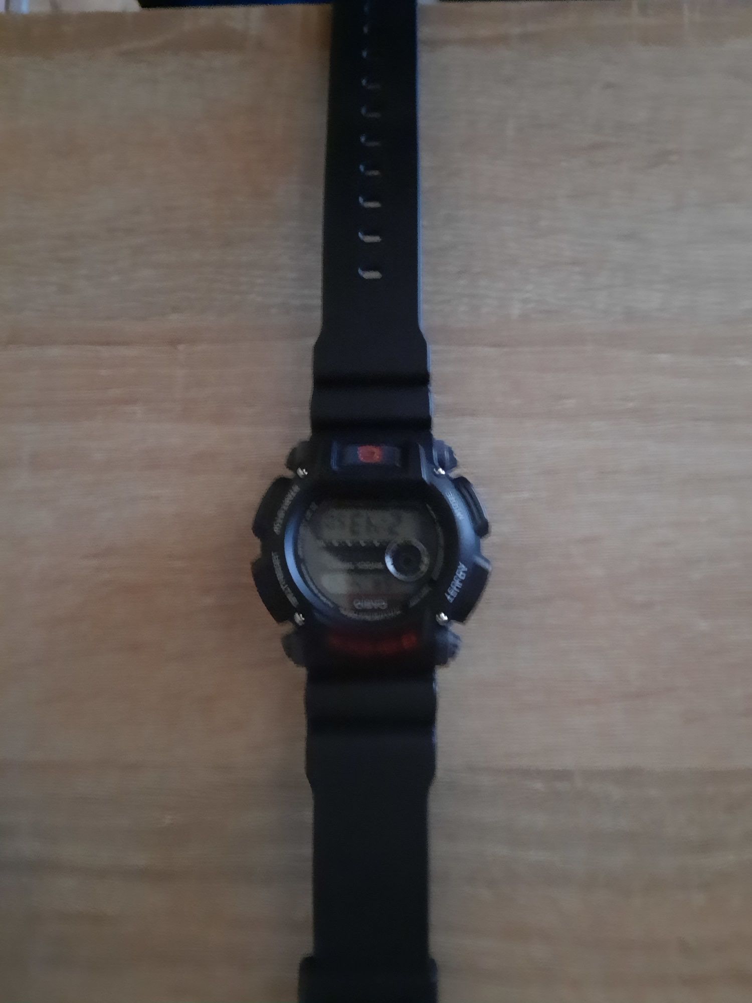 Vînd ceas digital Casio g-shock in stare bună cu garanție.