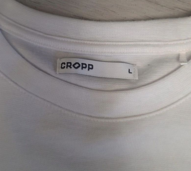 Top alb cu dungi verzi