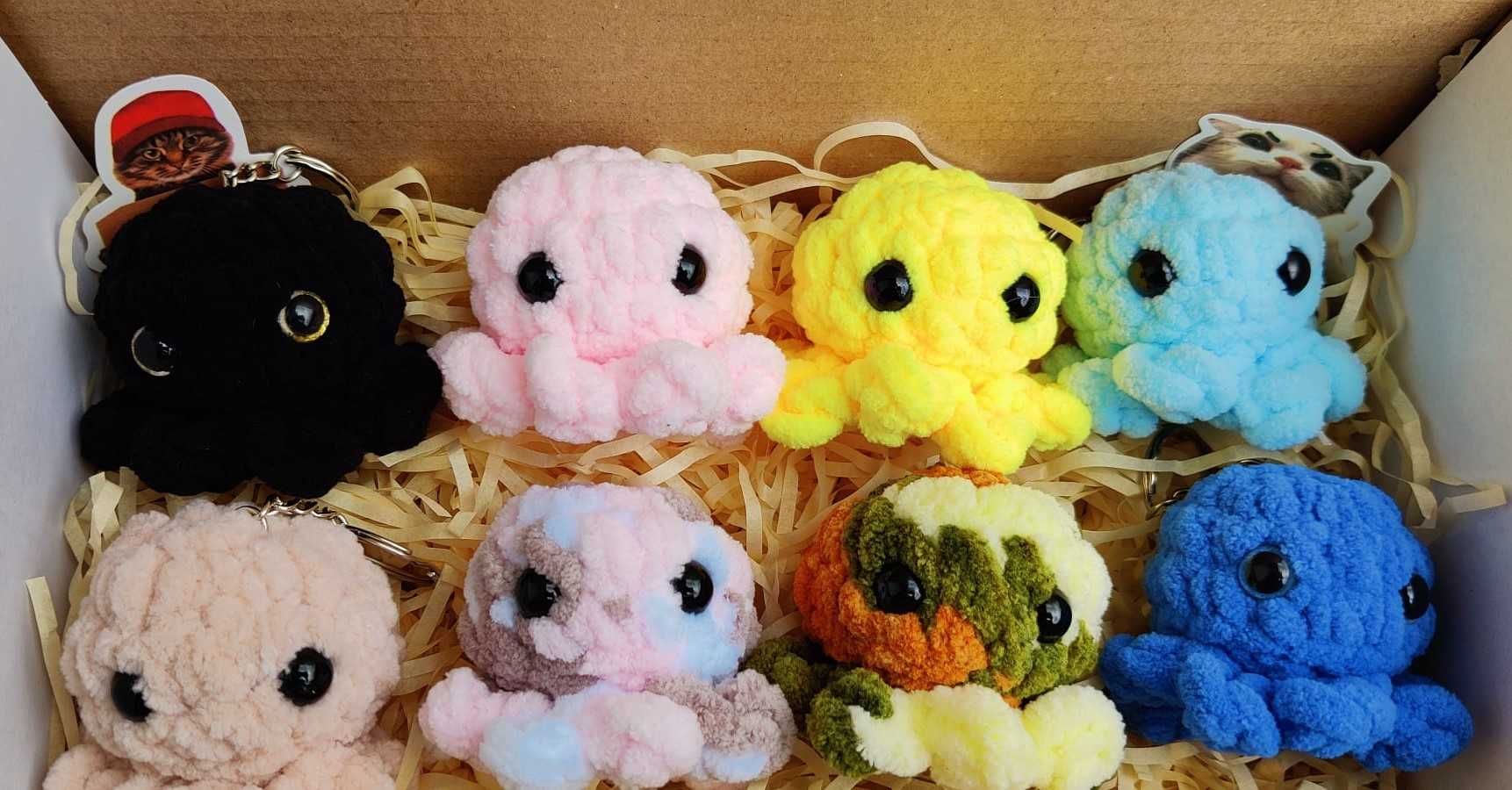 Breloc / Jucarie Caracatita Crosetata Cu Ata De Plush - Crafts by Dede