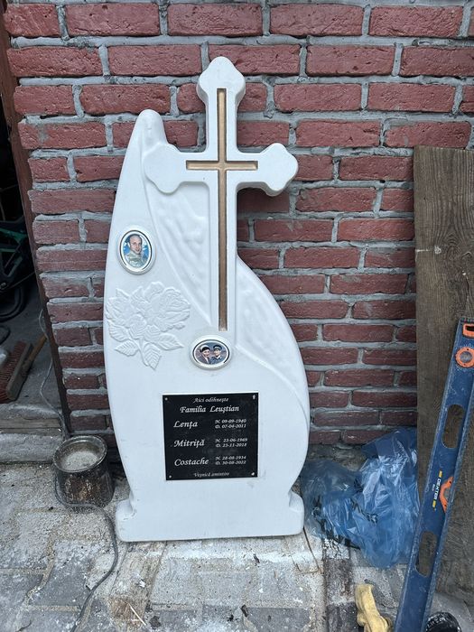 Monumente funerare granit/marmura