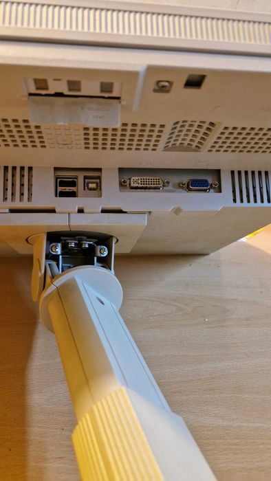 монитор 19 инча EIZO