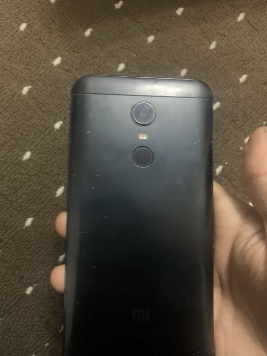 Redmi 5 plus holati yaxwi 32 tali hamma joyi zur