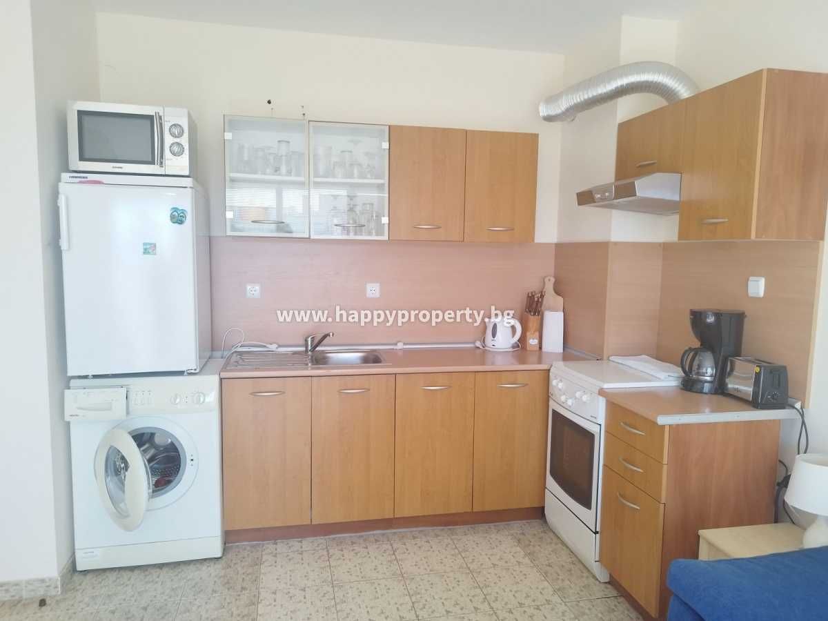 Обзаведен двустаен апартамент на 150м до плажа!