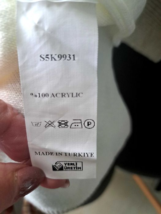 Нови модерна жилетка и сет панталон с блузон