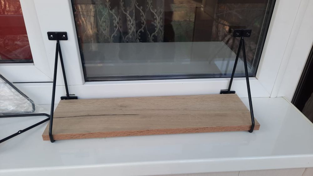 Полочка из консоли металической