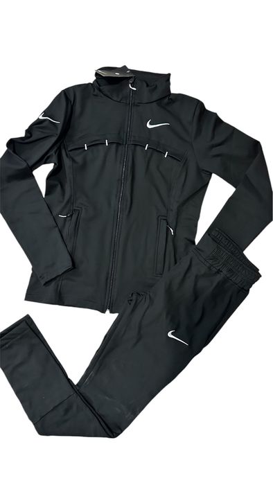 Дамски спортен екип