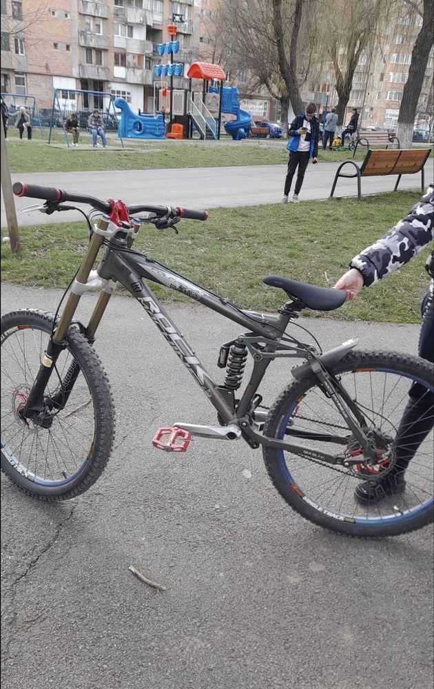 Bicicleta full suspension