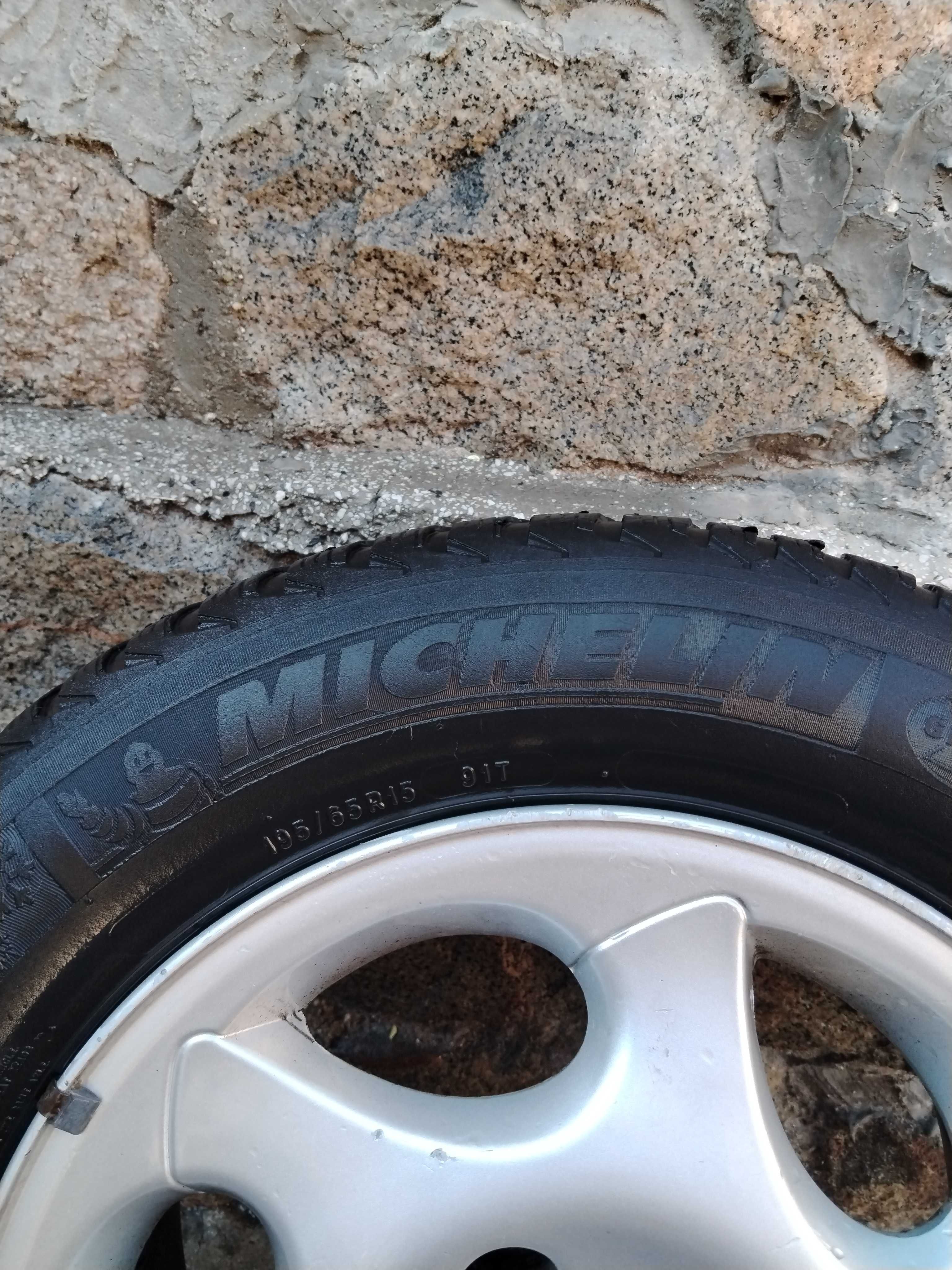 Алуминиеви джанти за Пежо 307 със 4 броя зимни гуми Michelin
