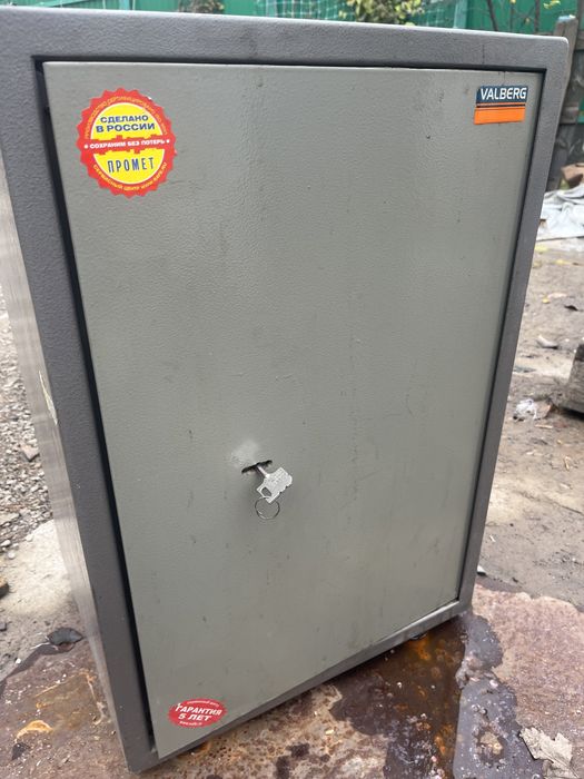 Сейф металлический