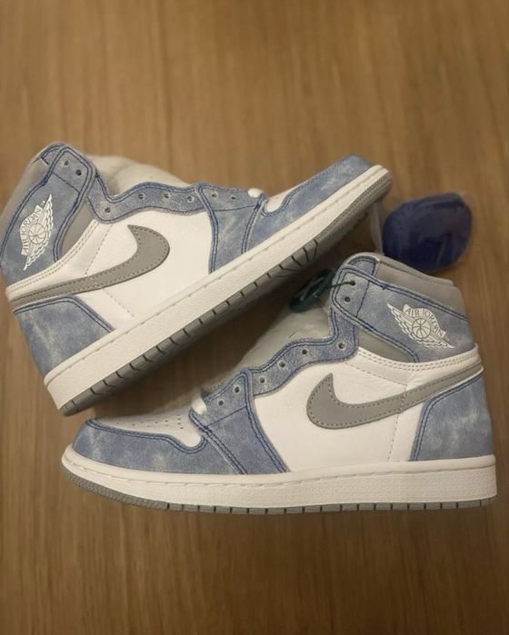 Jordan 1 Retro High Hyper Royal