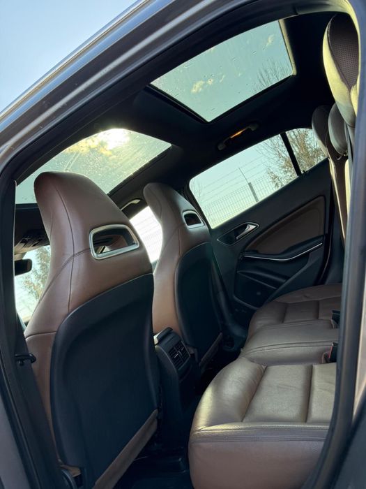 Mercedes-Gla 200d  4M/AMG/Distronic/Cameră/Panoramic/H&K/Side-Line/R19