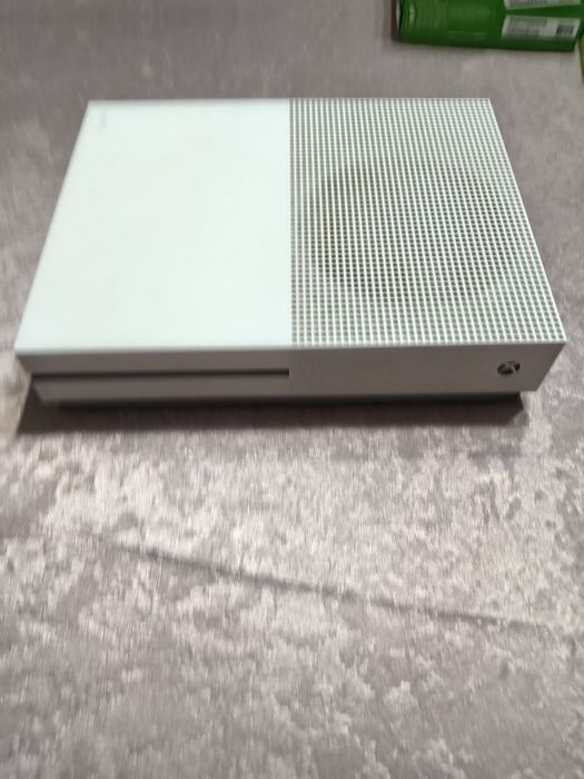 Xbox One S + Jocuri + 2 controlere