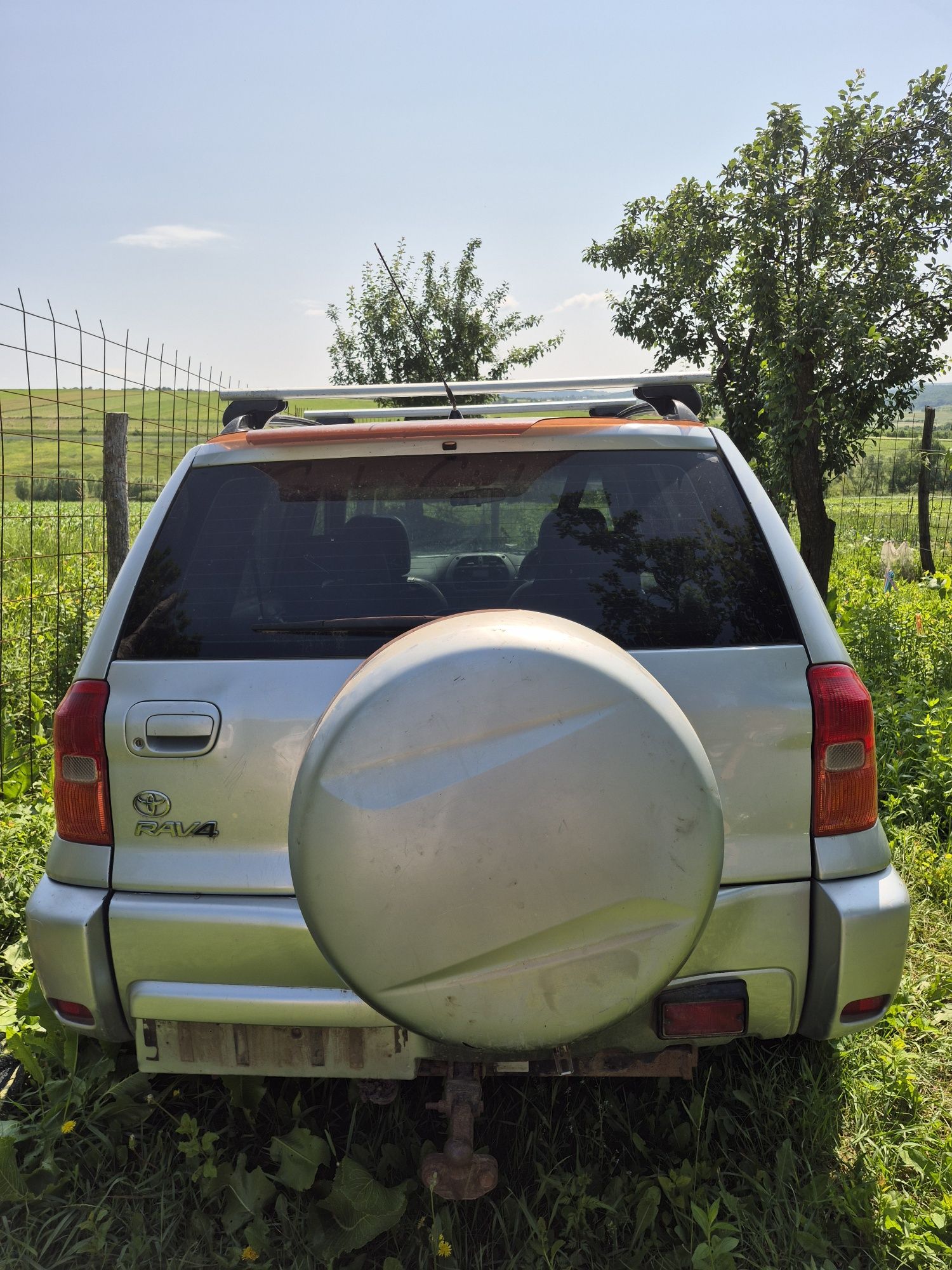 Dezmembrez toyota rav 4