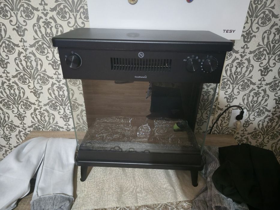 Semineu electric cu picioare 2 trepte 800w/1800w stare impecabilă