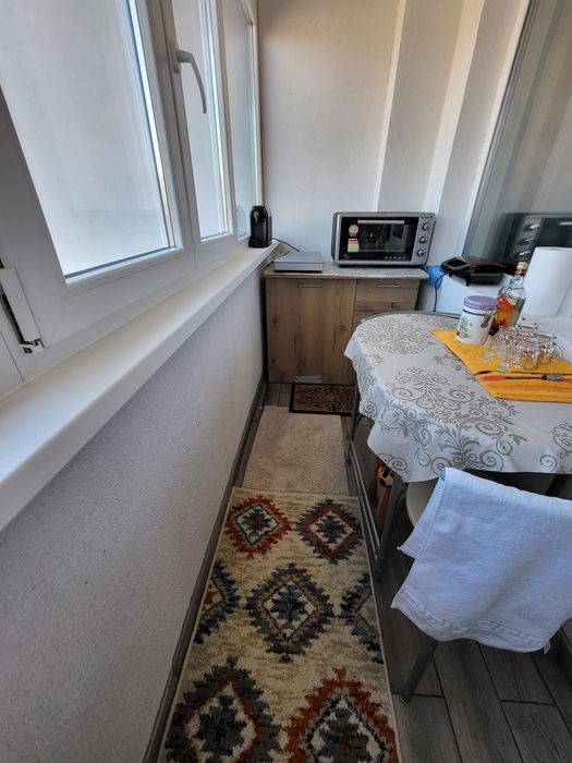 Închiriez apartament cu 2 camere