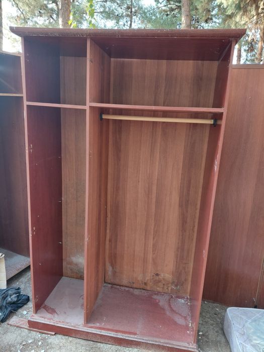 Продам трехдверный шкаф