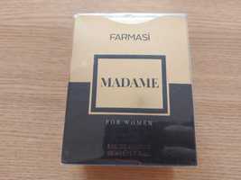 Apa de parfum Madame Farmasi