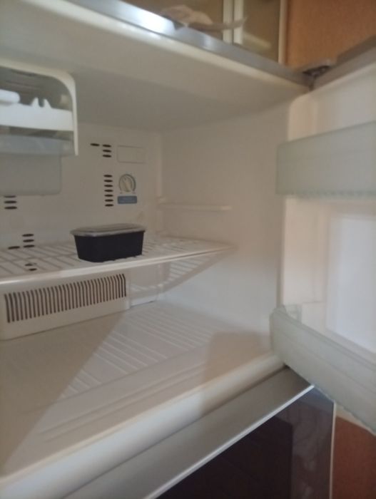 Продам срочно почти новый холодильник Toshiba