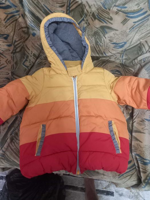 Продам куртку демисезонную на девочку