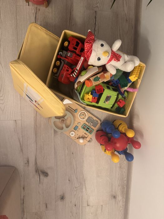 Lot de jucarii - cutie cu jucarii plina
