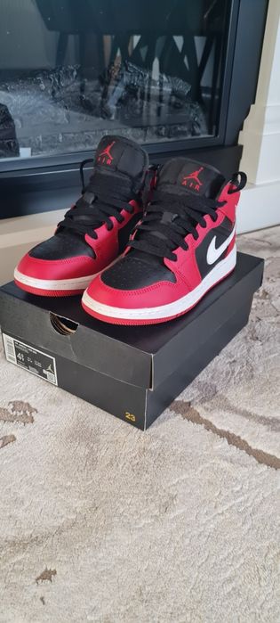 Vând Jordan Air 1 Mid