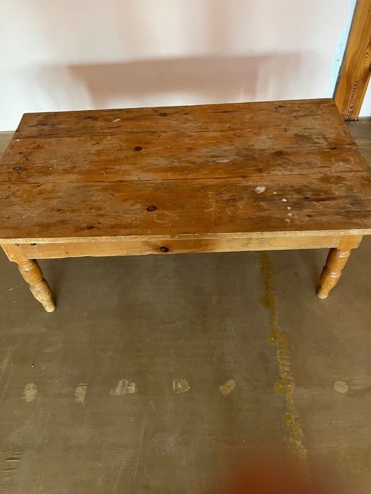 Стол низкий обеденный