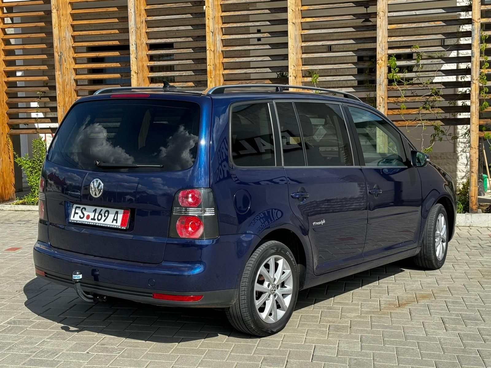 Volkswagen Touran 2009 2.0 Tdi 7 Locuri Automat DSG 

Mașină se prezi