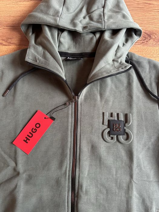 Мъжки,памучен,масленозелен екип Hugo BOSS с метално лого