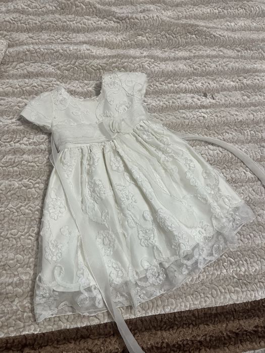 Продам белое платье на 1,5-2 года