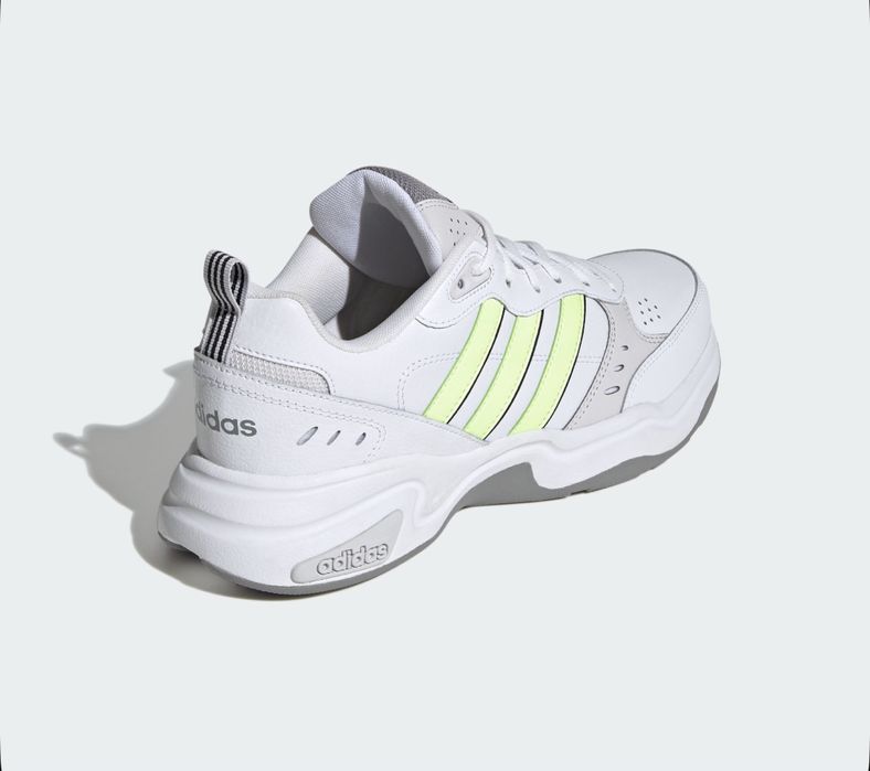 Кроссовки adidas Sportswear Strutter