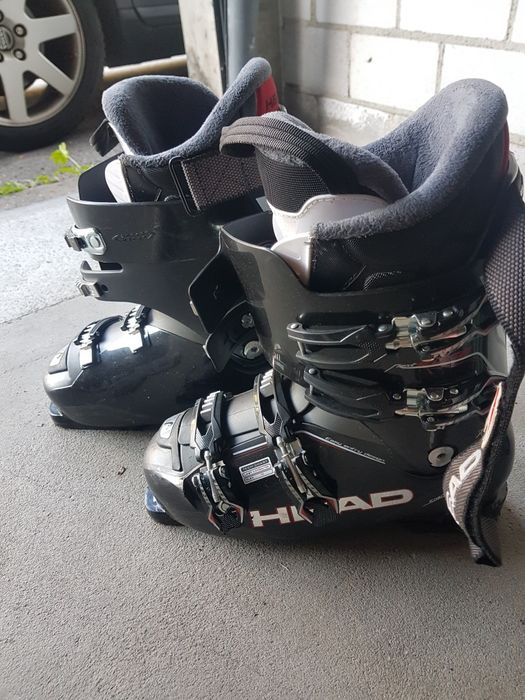 Skiuri ..Bețe..Clăpari mărimea 37..39...Casca și Ochelari ...1500 roni