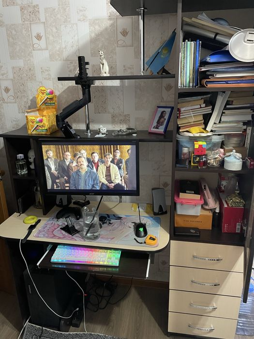 Компютерный стол бежевый