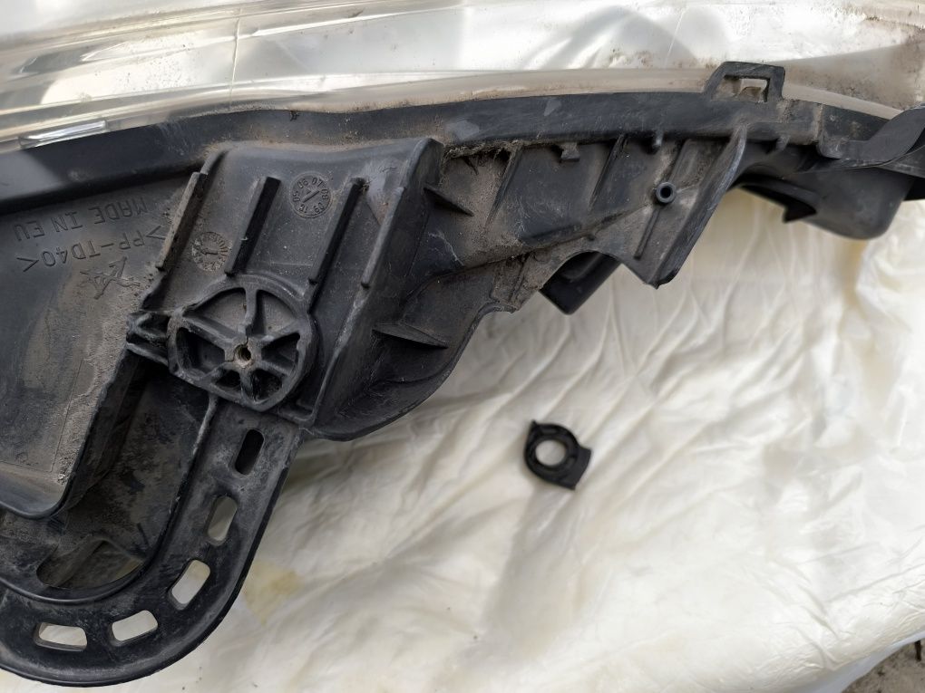Комплект фарове за PEUGEOT 207
